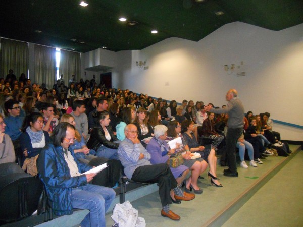 Marc Kelly Smith al Liceo Manzoni di Varese oggi, lunedì 5 maggio