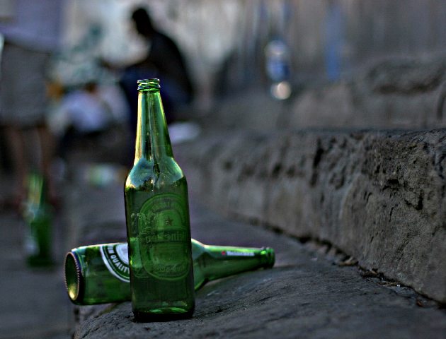 bottiglie_di_birra-in-strada